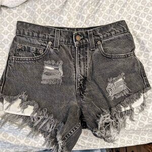 Levi’s women’s cutoffs size 28